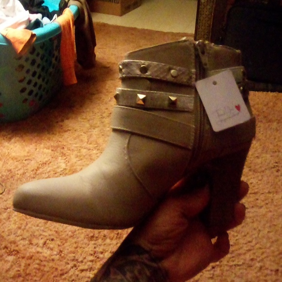 Boots - Picture 3 of 3